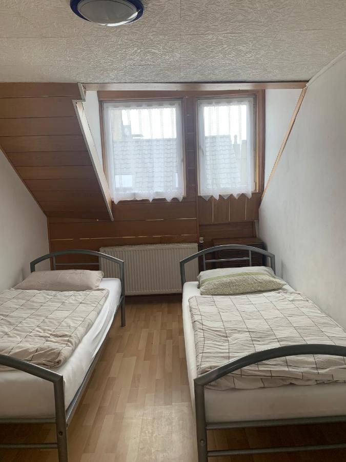 Dachgeschoss Hof Apartment Krefeld Bagian luar foto