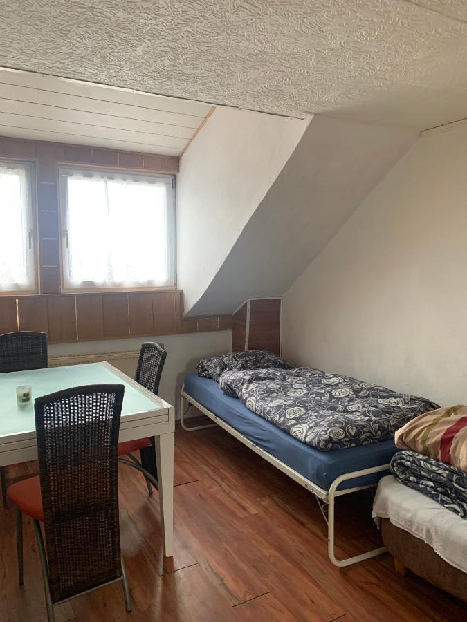 Dachgeschoss Hof Apartment Krefeld Bagian luar foto