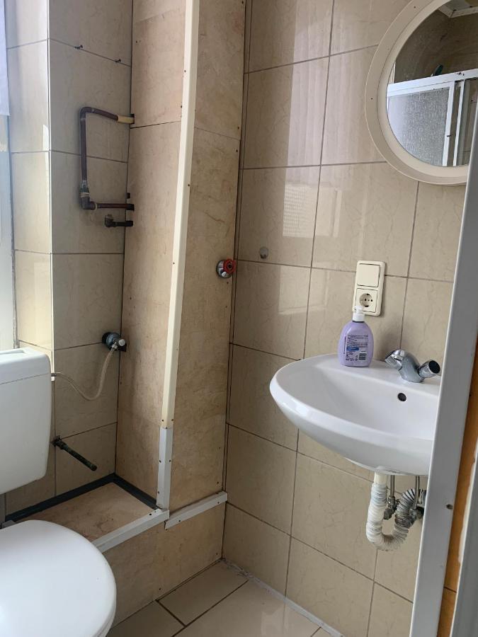 Dachgeschoss Hof Apartment Krefeld Bagian luar foto
